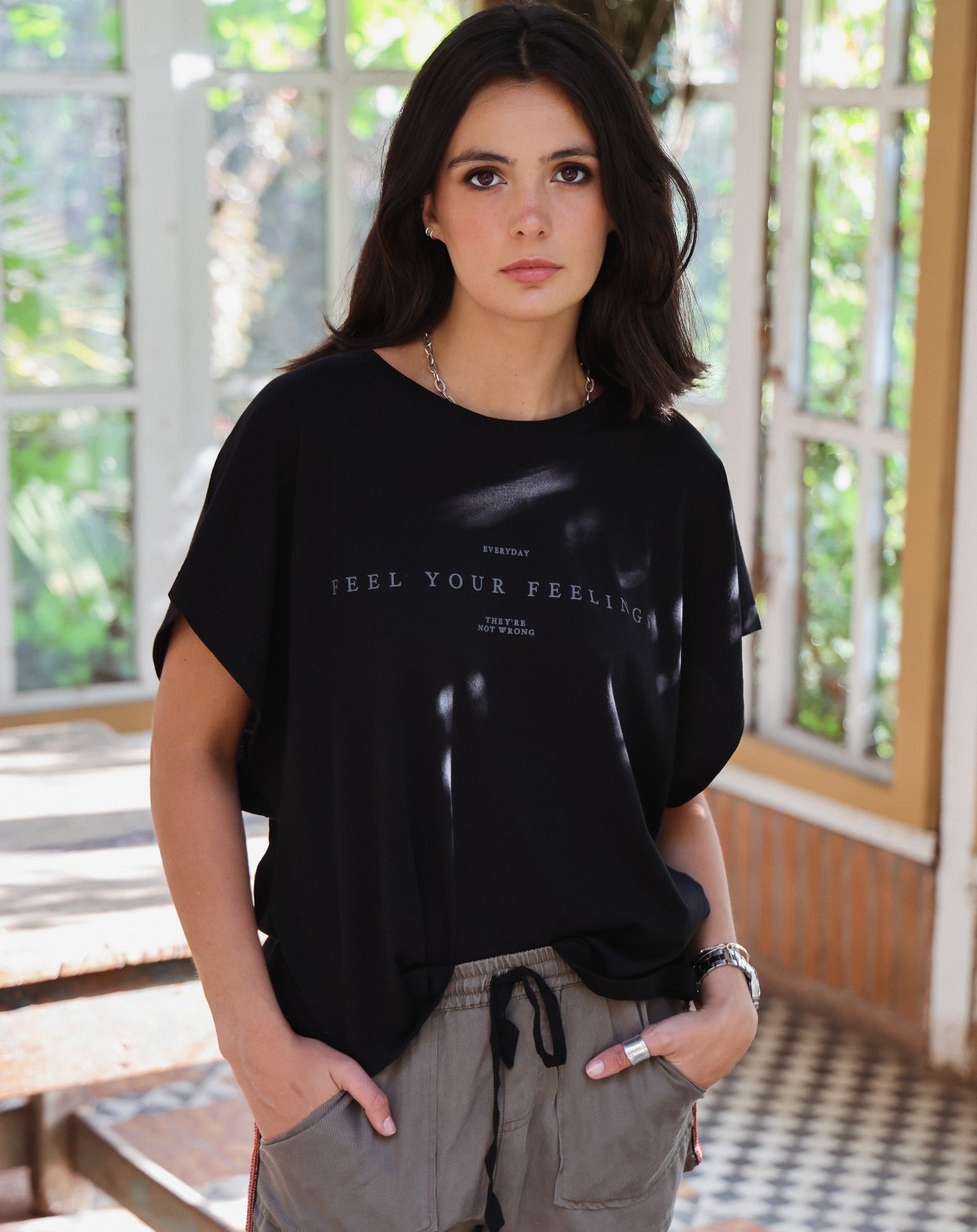 Polera Feel your feelings - Negra