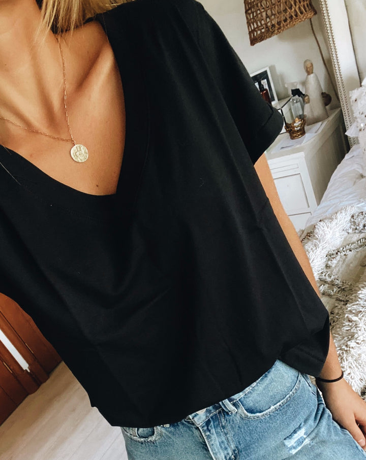 Polera Básica Cuello V  - Negra